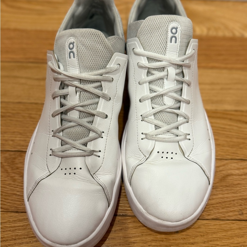 On Running Men's Gray and White Roger Sneakers